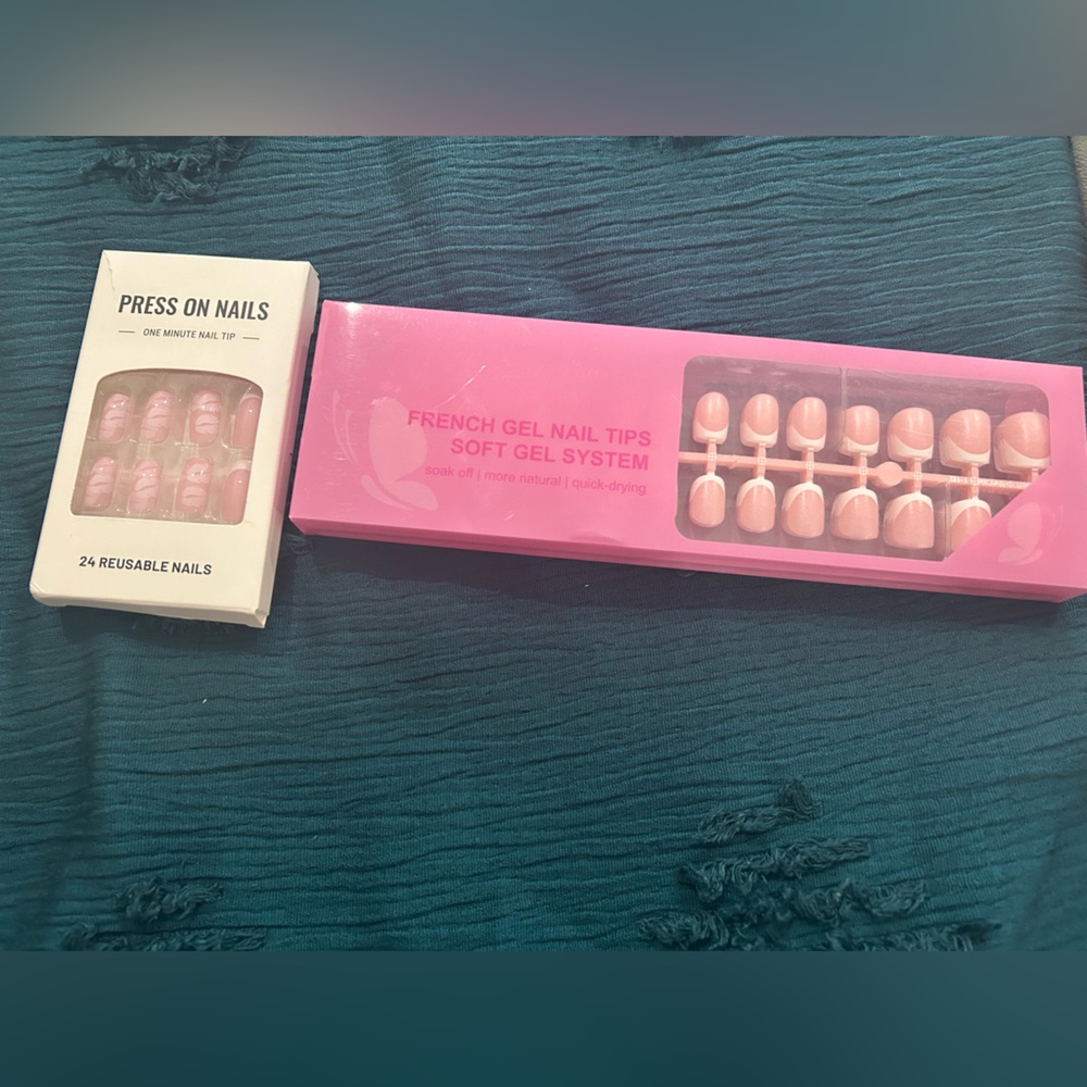 Press on nails set